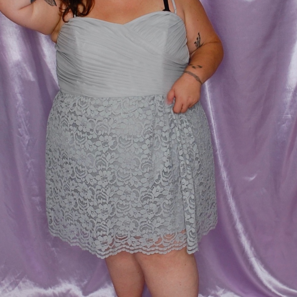 2000s Plus-Size David's Bridal Gray Blue Lace Formal Bridesmaid Dress